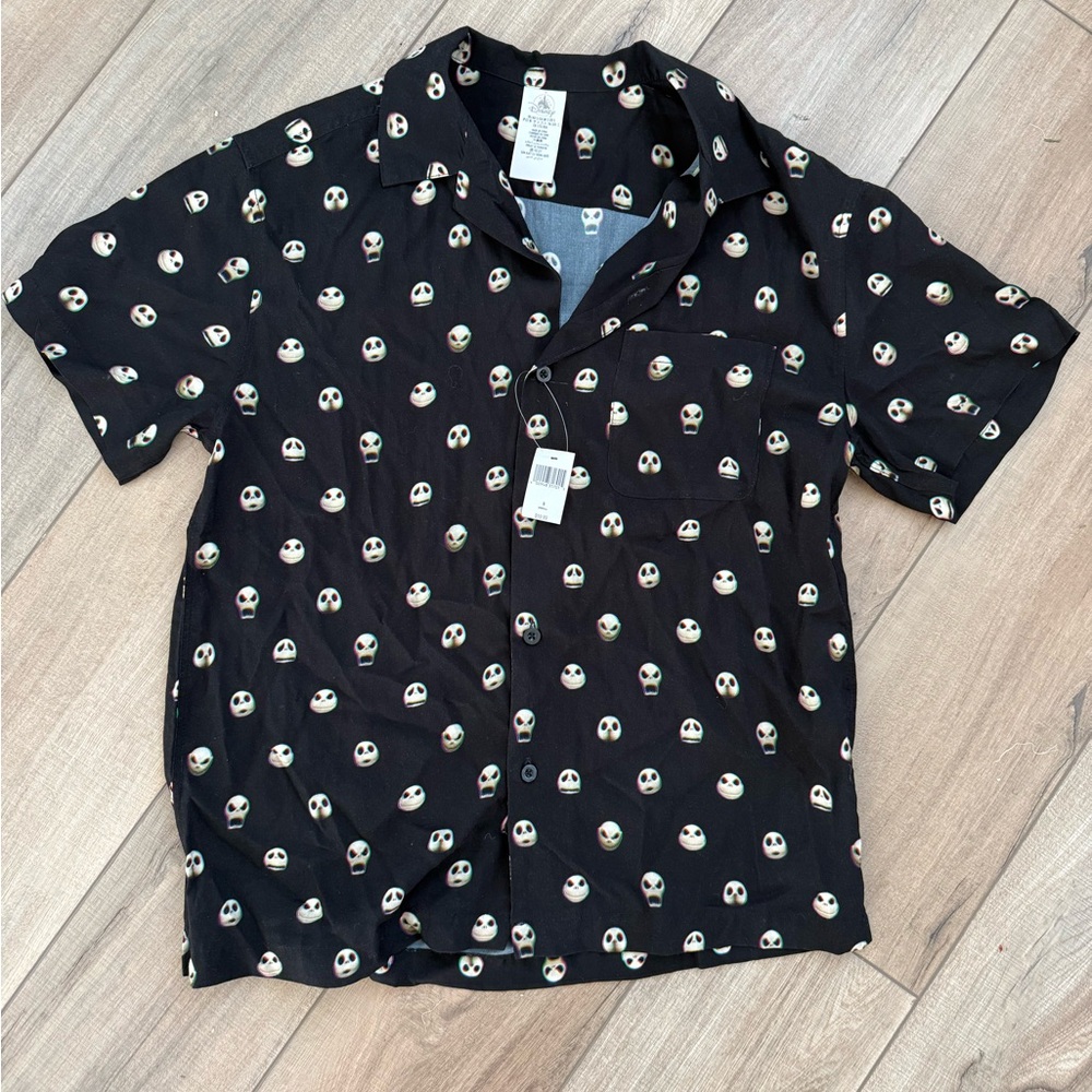 NWT JACK SKELLINGTON SKULL Nightmare Before Christmas Disney small button up